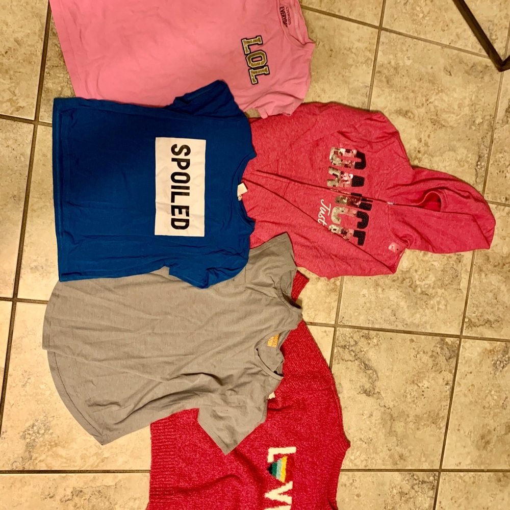 Multiple girls clothes - Picture 3 of 8
